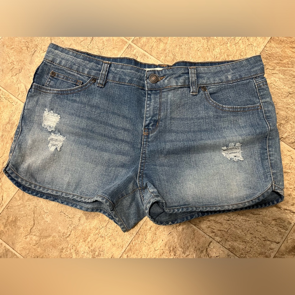 Bluenotes distressed shorts
